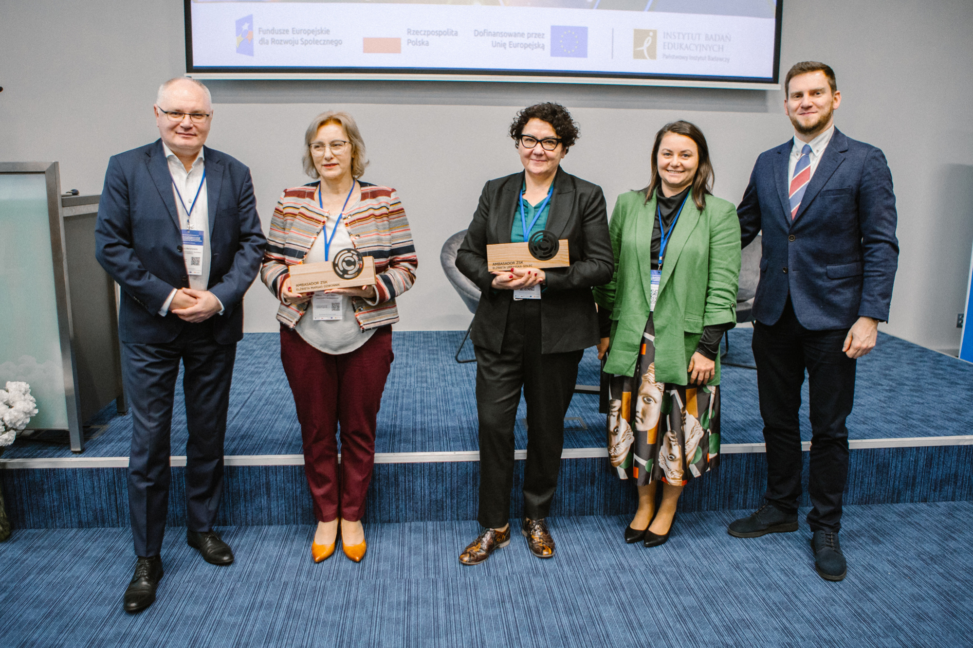 Odnośnik: https://kwalifikacje.edu.pl/uhonorowalismy-kolejnych-ambasadorow-zsk/?fbclid=IwY2xjawPHVPJleHRuA2FlbQIxMABicmlkETB3Y09xN3dEdk16ZTZKRVZ0c3J0YwZhcHBfaWQQMjIyMDM5MTc4ODIwMDg5MgABHmcHVlH4byw8It9Rfxwo7iVosqDuVh19r7nIcoDnPjkg6nwuKtBkysmu_zfj_aem_cTd_r99-uFRS4UFWQsE-1Q