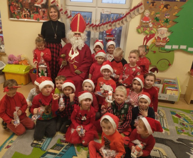 Mikołaj odwiedził grzeczne przedszkolaki :) - Obrazek 1