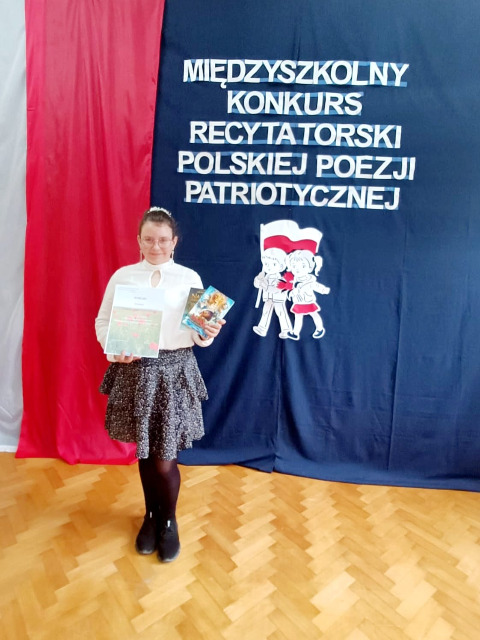 Sukcesy naszych uczniów w Międzyszkolnym Konkursie Recytatorkim Polskiej Poezji Patriotycznej - Obrazek 3