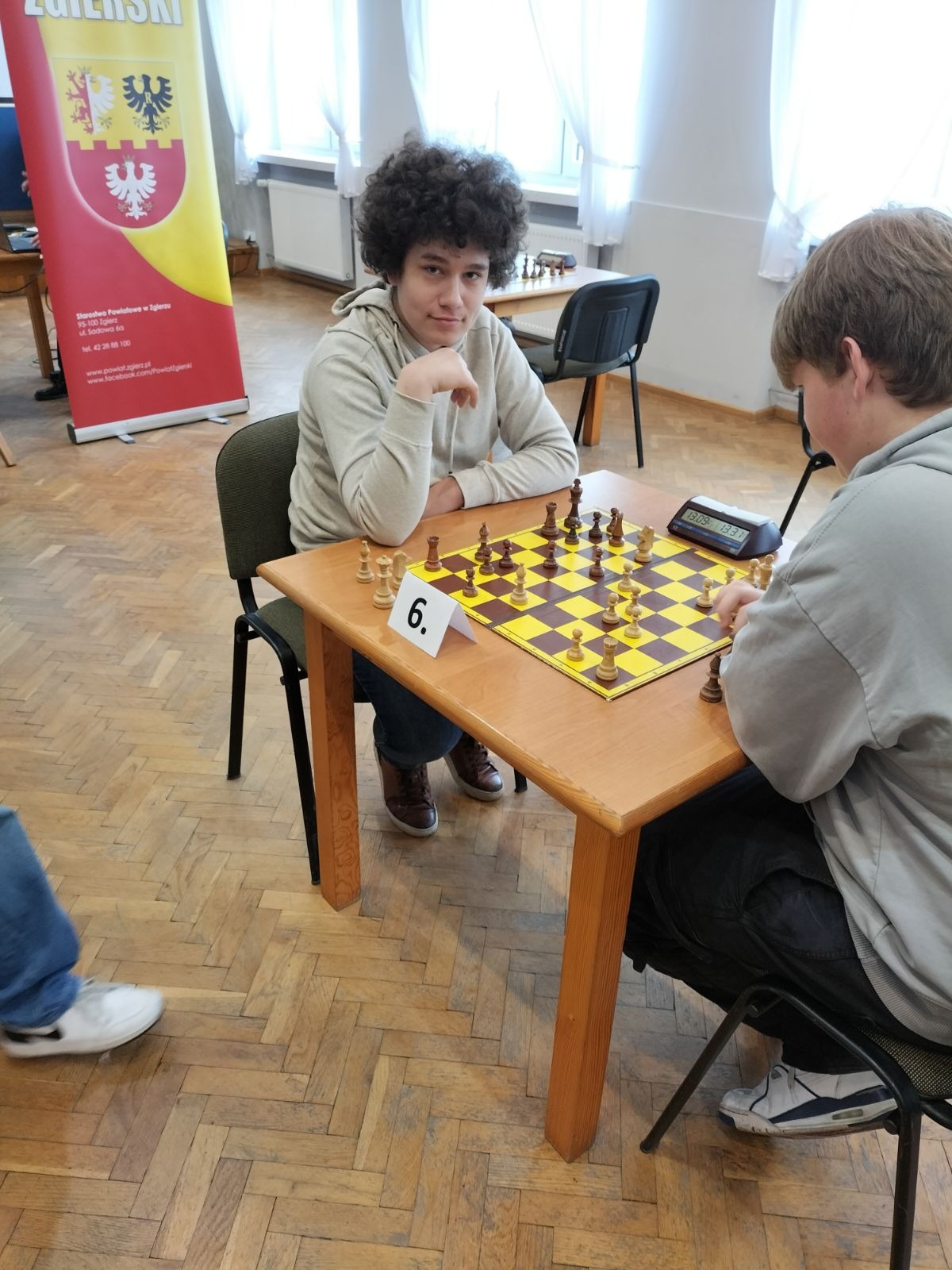 Turniej szachowy w Zespole Szkół nr 1 w Głownie - Obrazek 1