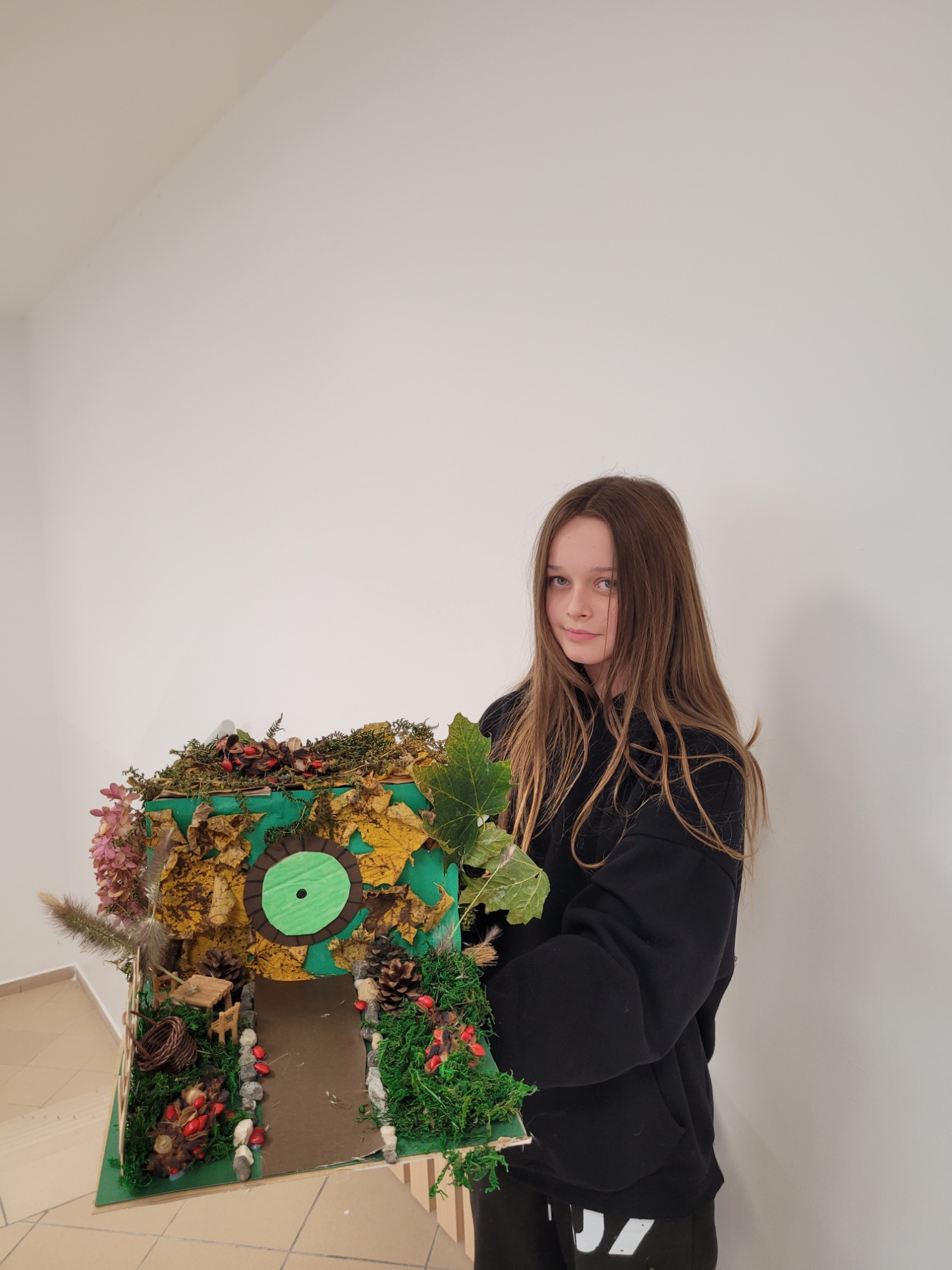 Milena P. z makietą. Literackie inspiracje projektowe z lekturą Hobbit, czyli tam i z powrotem... - Obrazek 6