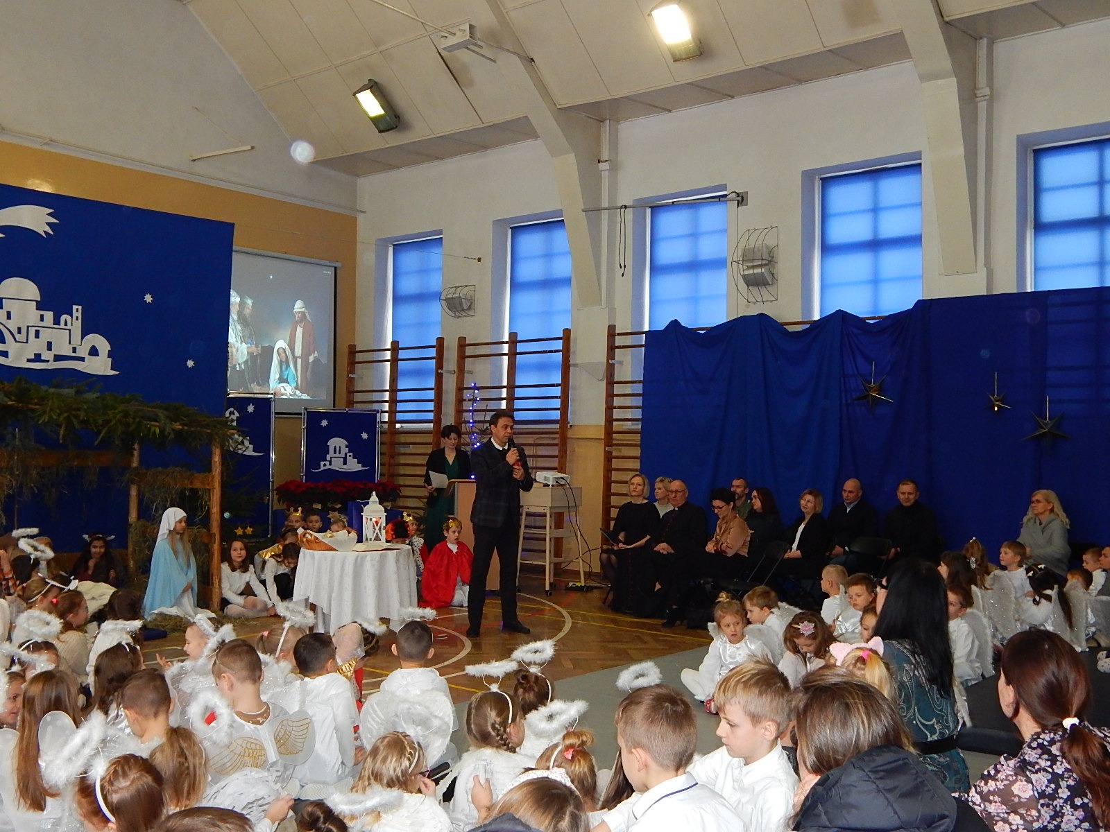 Jasełka - inscenizacja Bożego Narodzenia w Szkole Podstawowej Nr 2 im. M. Kopernika w Olecku