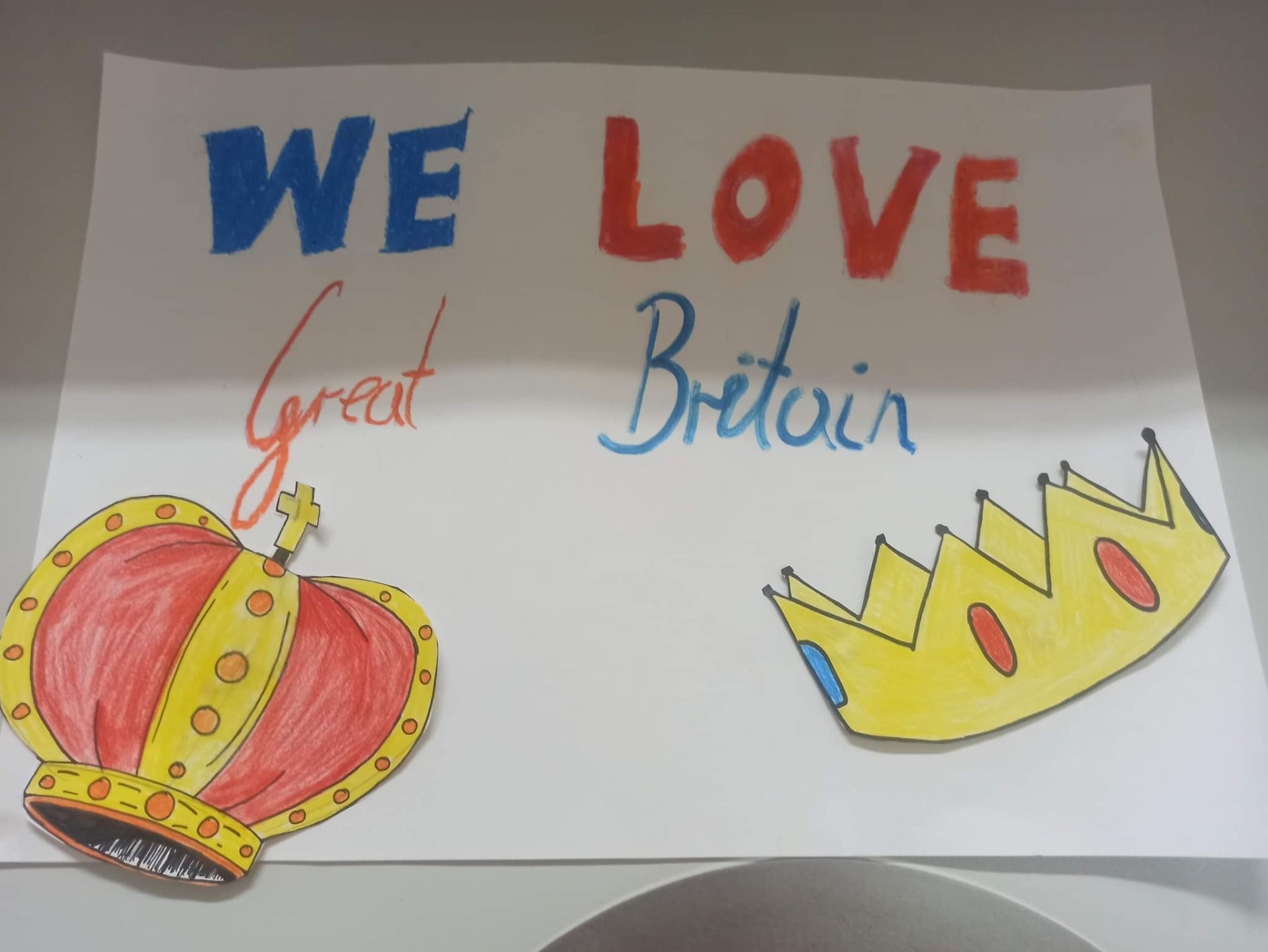 We love Great Britain 🥰🥰 Class 8 celebrate International Foreign Languages Day 💂 - Obrazek 6