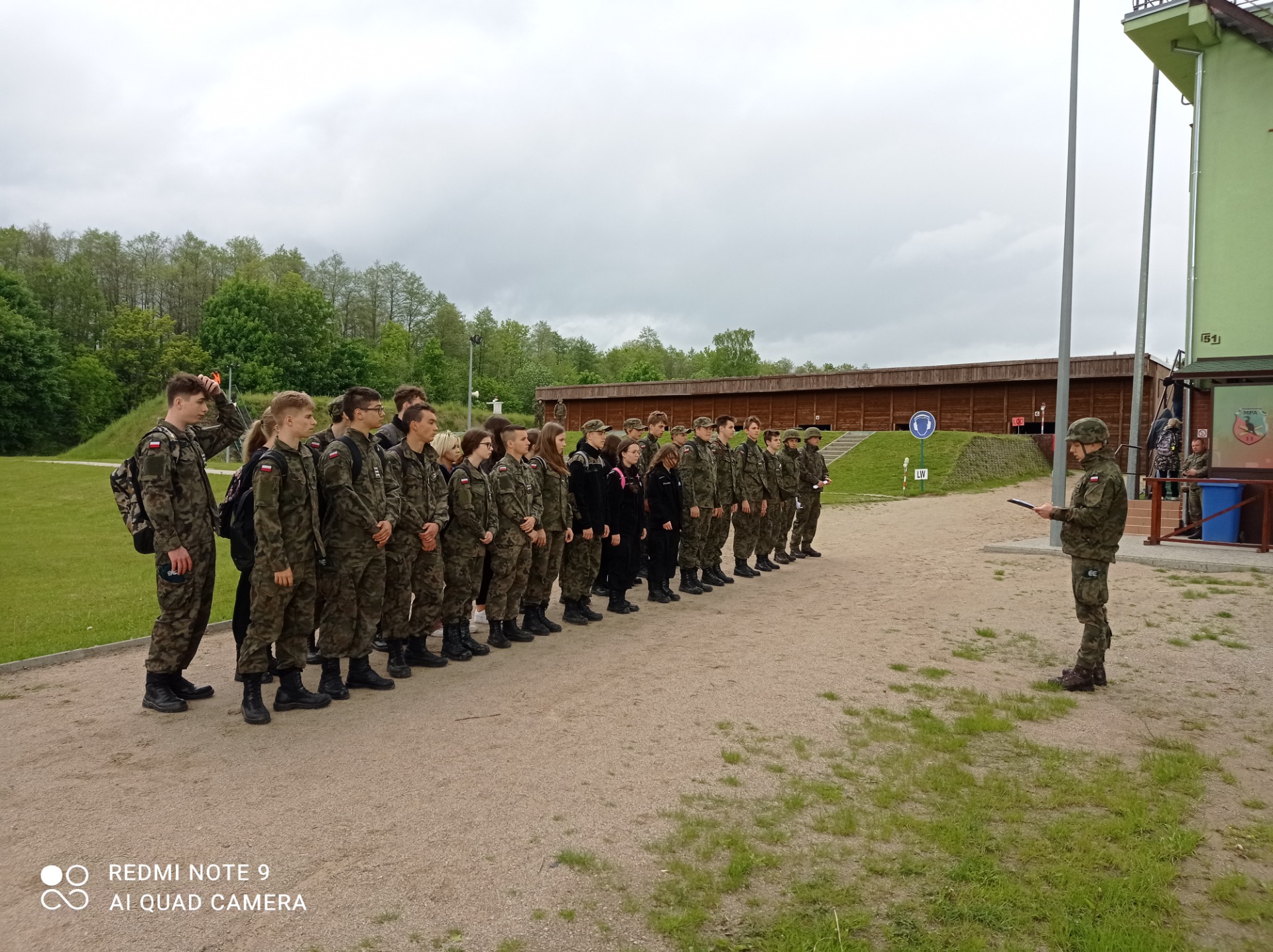 Szkolenie strzeleckie klas mundurowych w dniu 27.05.2022r. na strzelnicy 11 MPA - Obrazek 1
