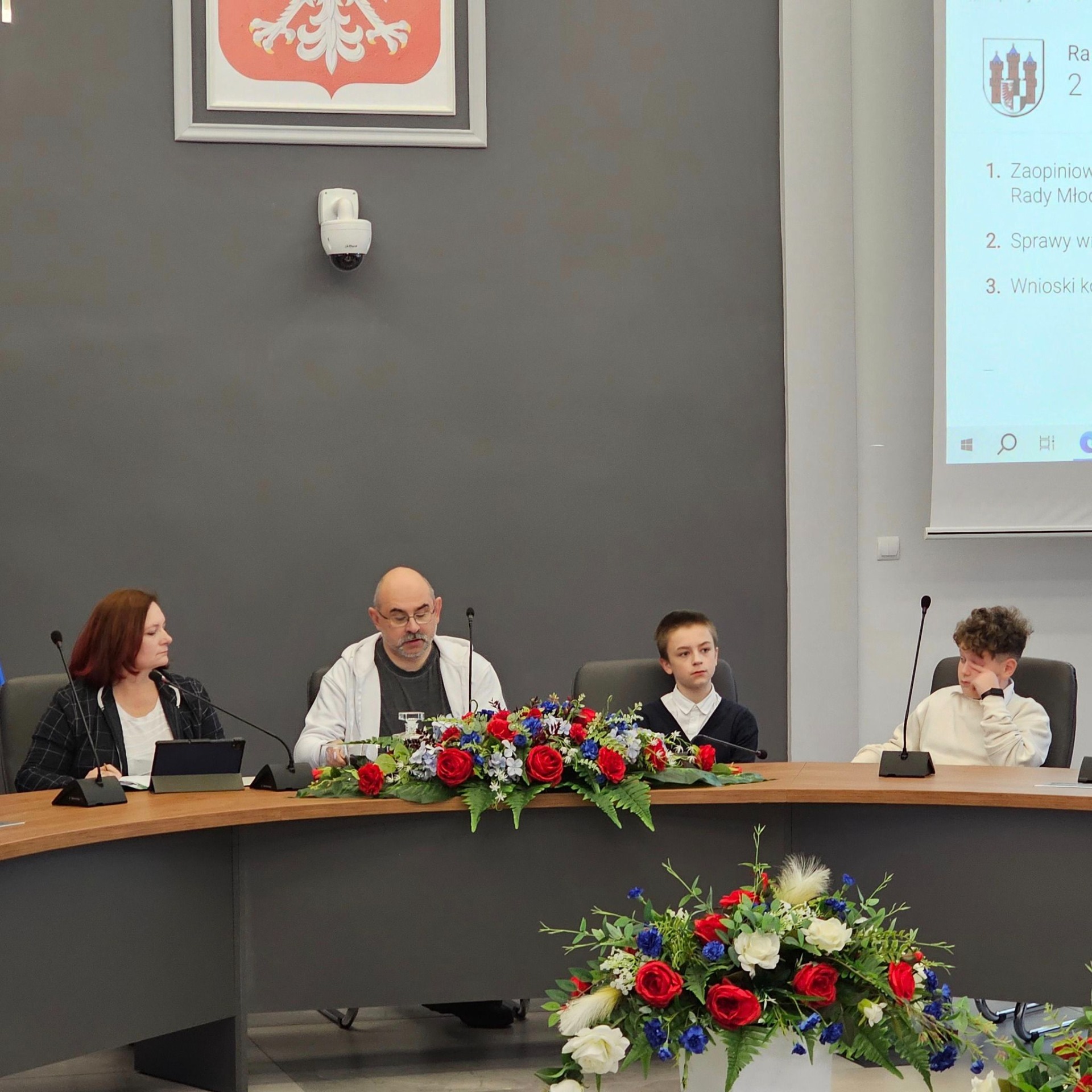Uczniowie Szkoły Podstawowej Nr 2 im. M. Kopernika w Olecku podczas obrad Oleckiej Rady Młodzieżowej