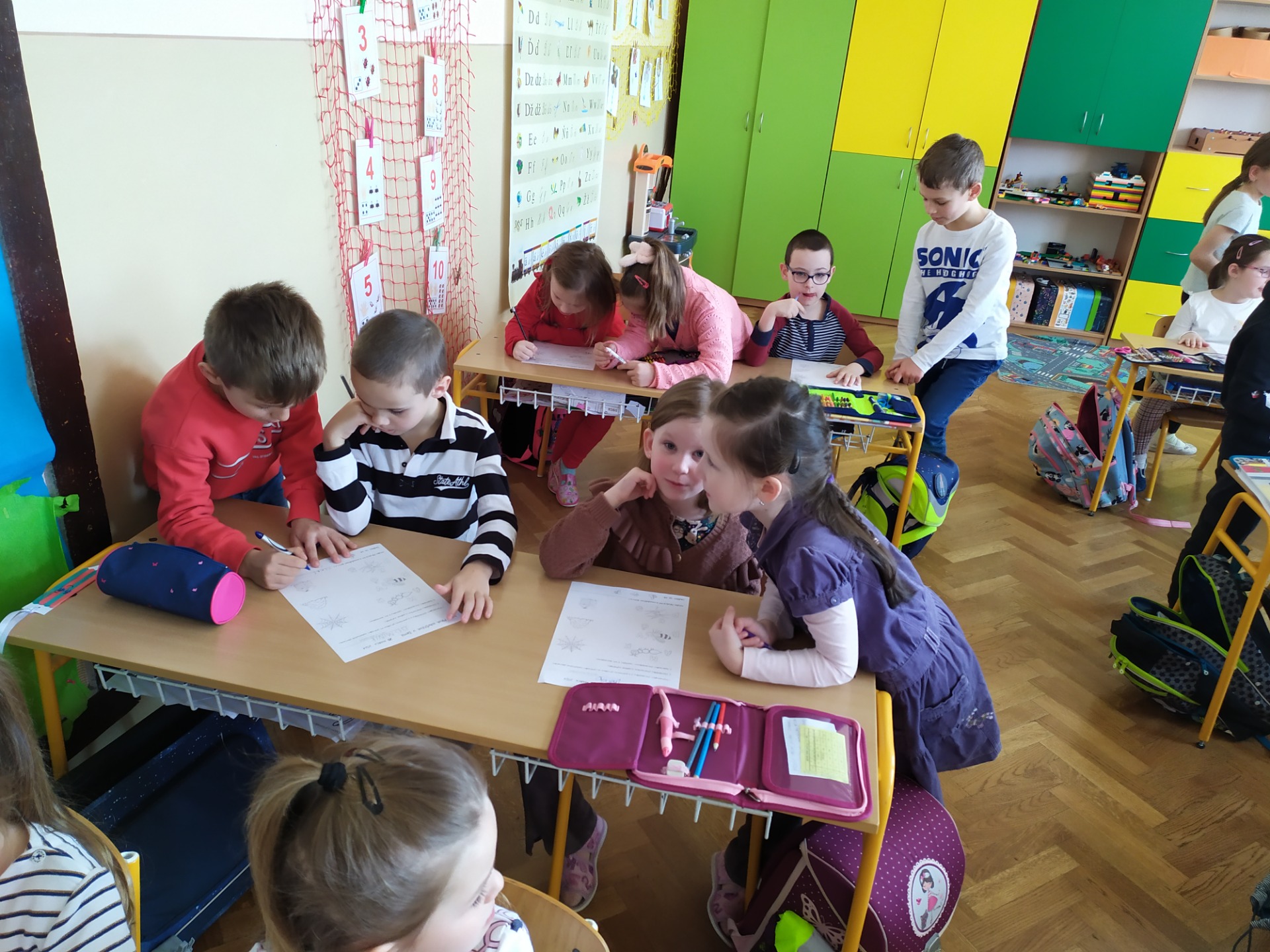 Naša návšteva u prvákov v škole - trieda KVETINKY  - Obrázok 2