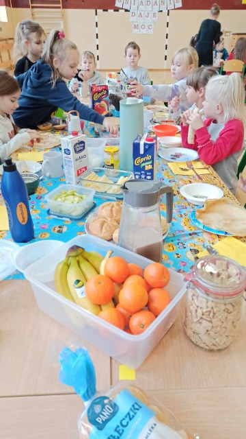 "Śniadanie daje moc" akcja promująca zdrowy styl życia w klasach I-III i OP