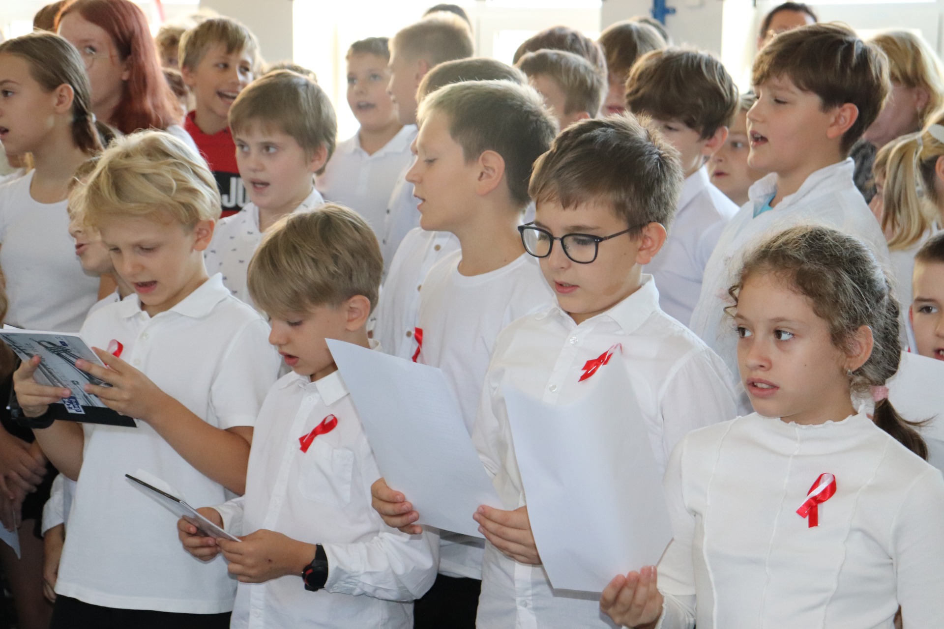 Akcja szkolna upamiętniająca 79. rocznicę zakończenia walk powstańczych na Mokotowie. - Obrazek 3