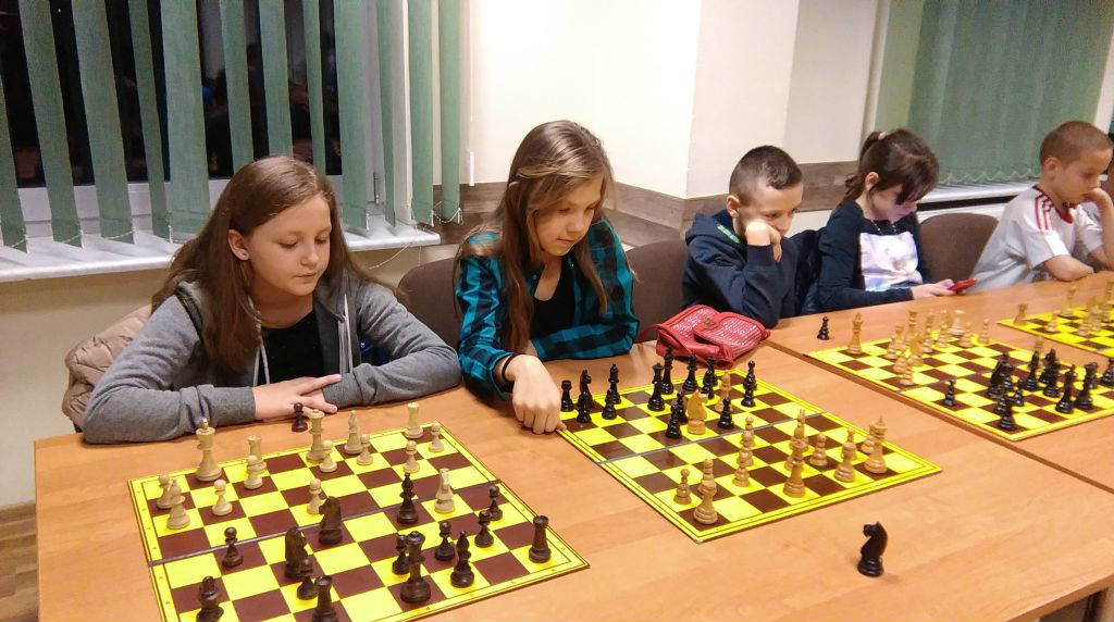 Zajęcia klubu szachowego MOK „Debiut” Terespol - Obrazek 1