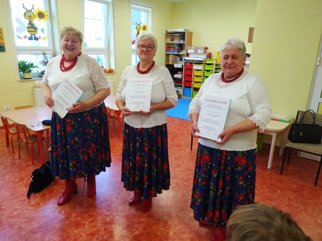 Europejski Dzień Seniora - Seniorki czytają przedszkolakom - Obrazek 1