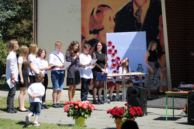 Uroczyste zakończenie roku szkolnego 2021 / 2022 w Niepublicznej Szkole Podstawowej Stowarzyszenia "KMK KOS" w Kosowie. - Obrazek 9