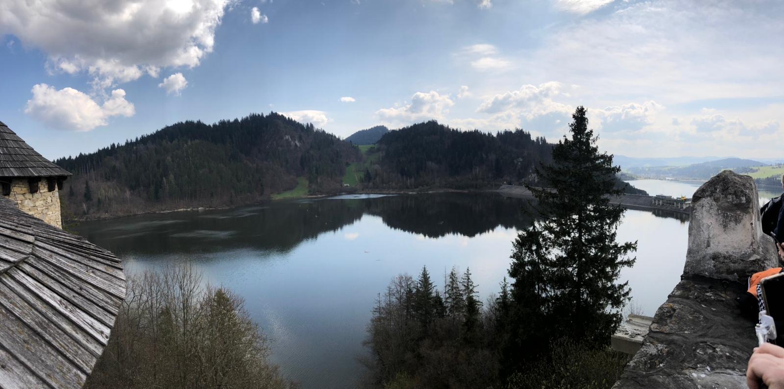 Widok na Jezioro Czorsztyńskie.