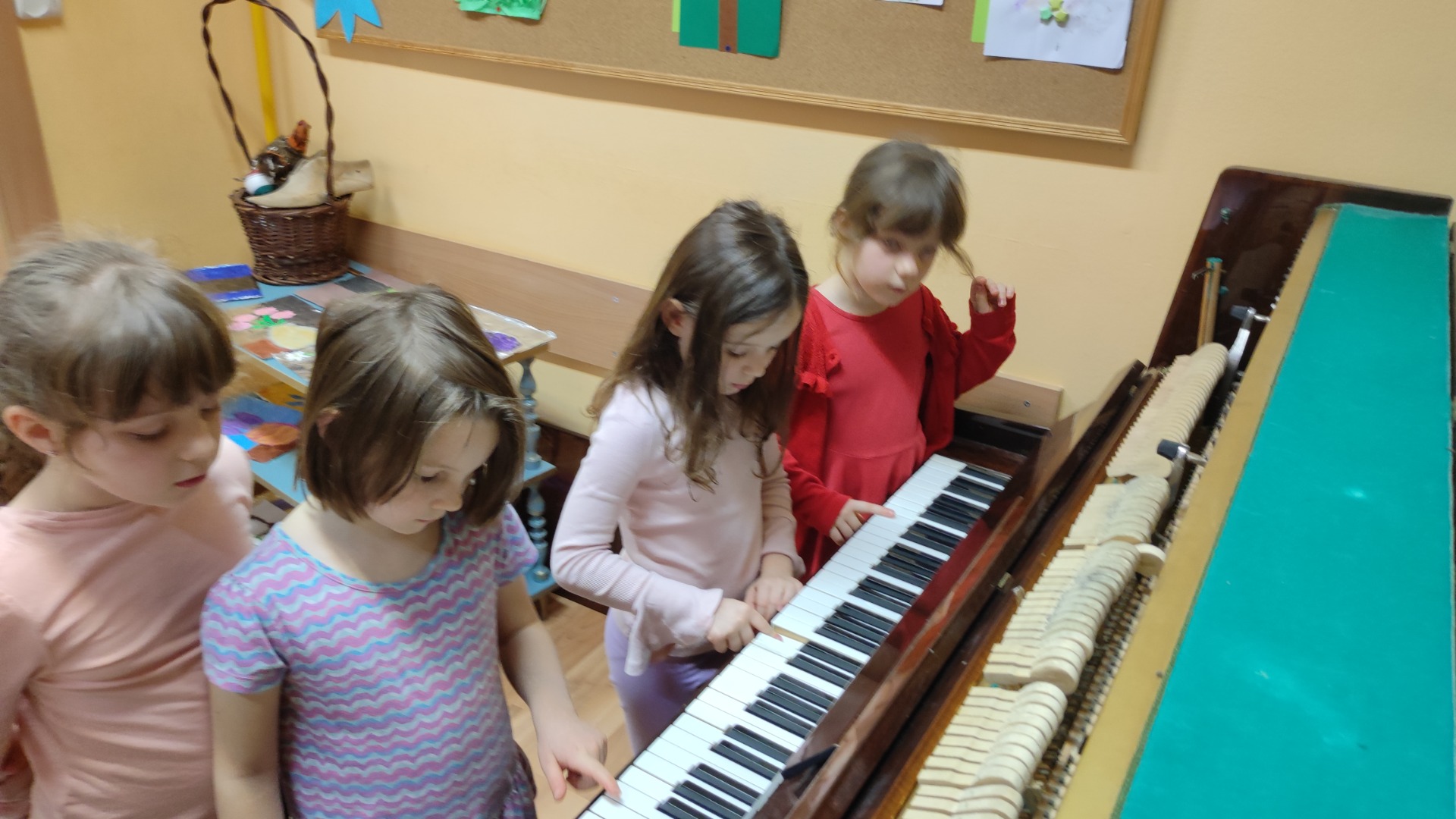 Zajęcia muzyczne w Zerówce - pianino - Obrazek 2
