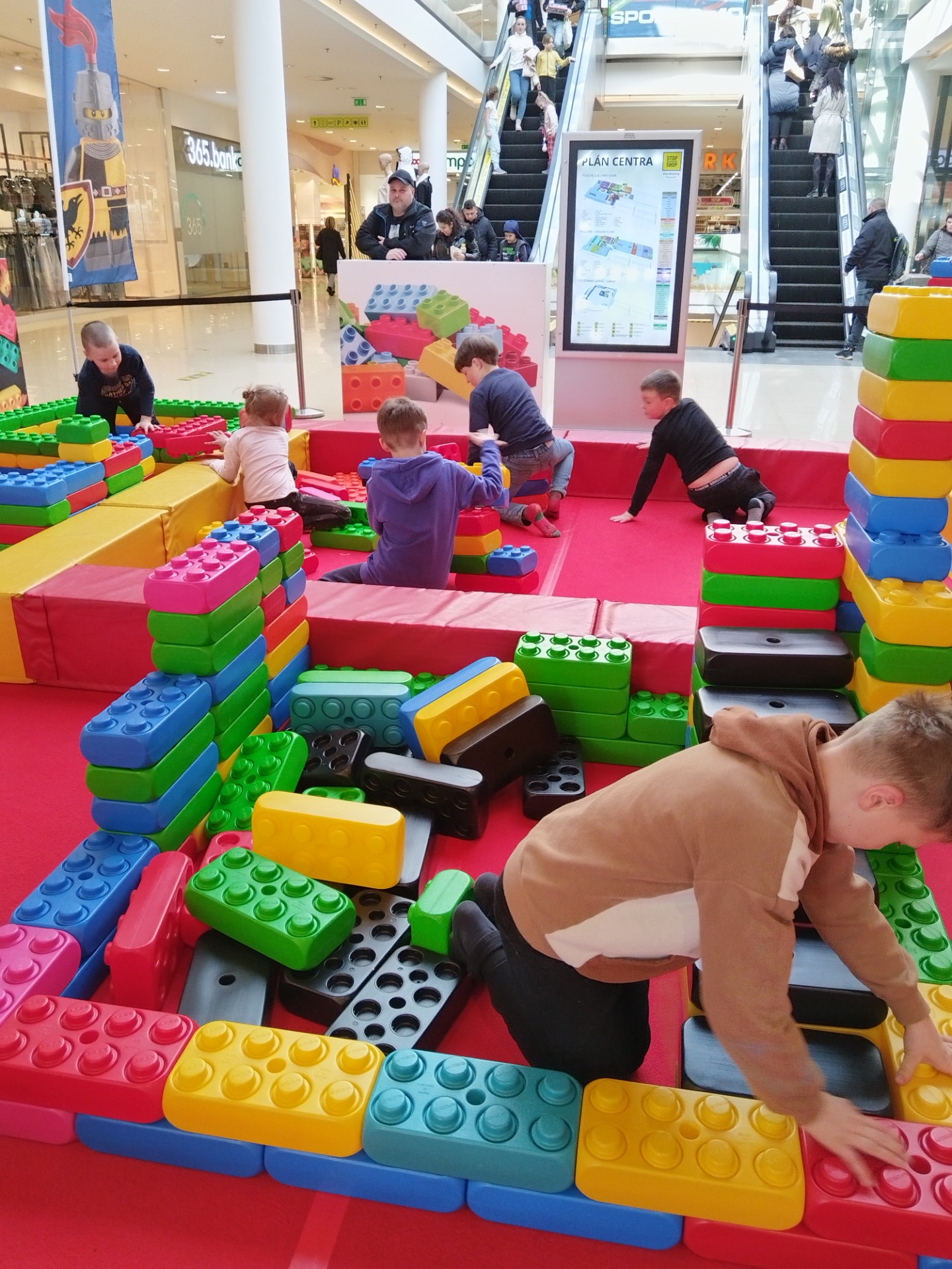 Lego herňa v nákupnom centre Stop shop - Obrázok 1