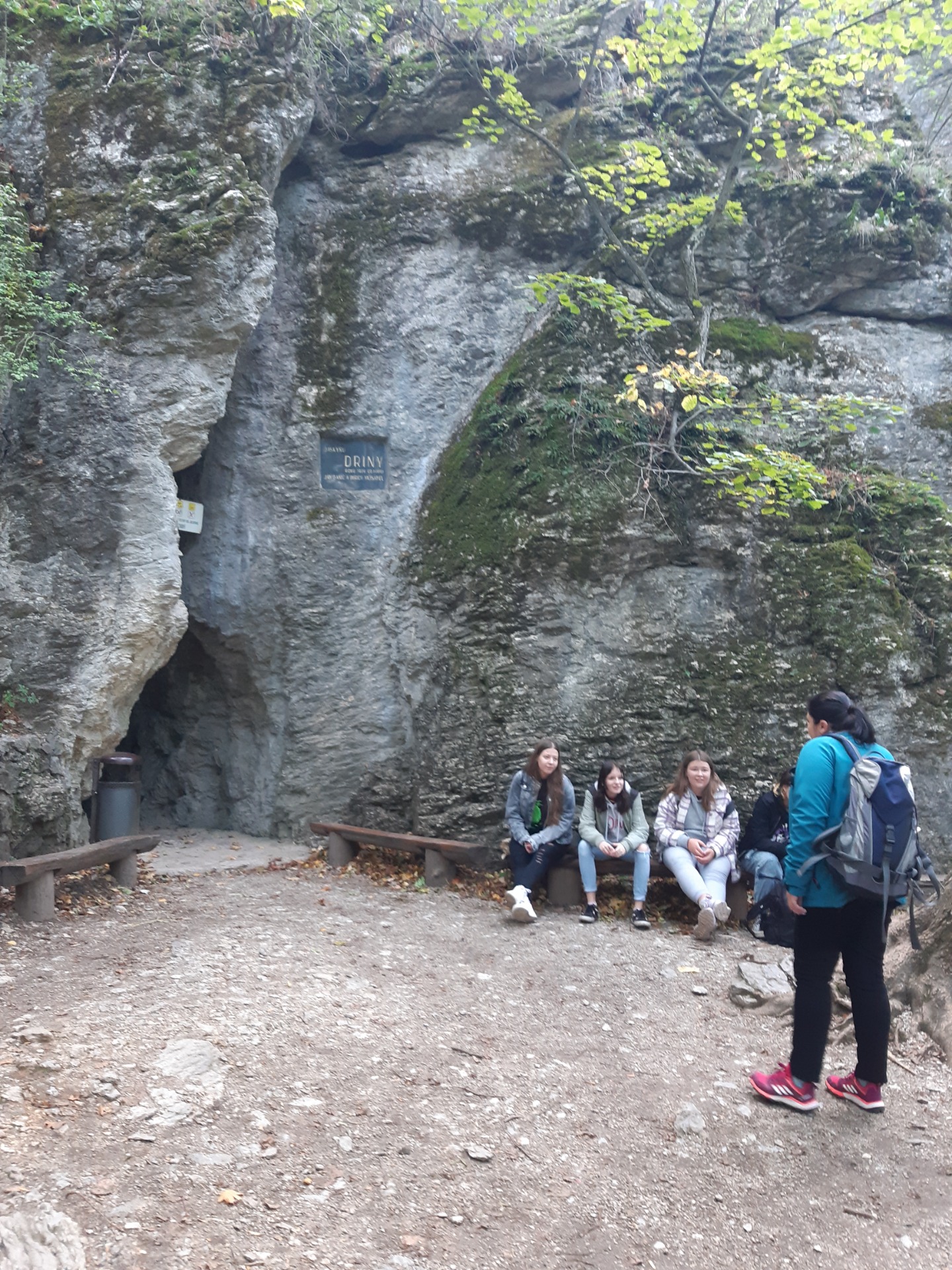 Exkurzia - jaskyňa Driny a  hrad Červený Kameň - Obrázok 1