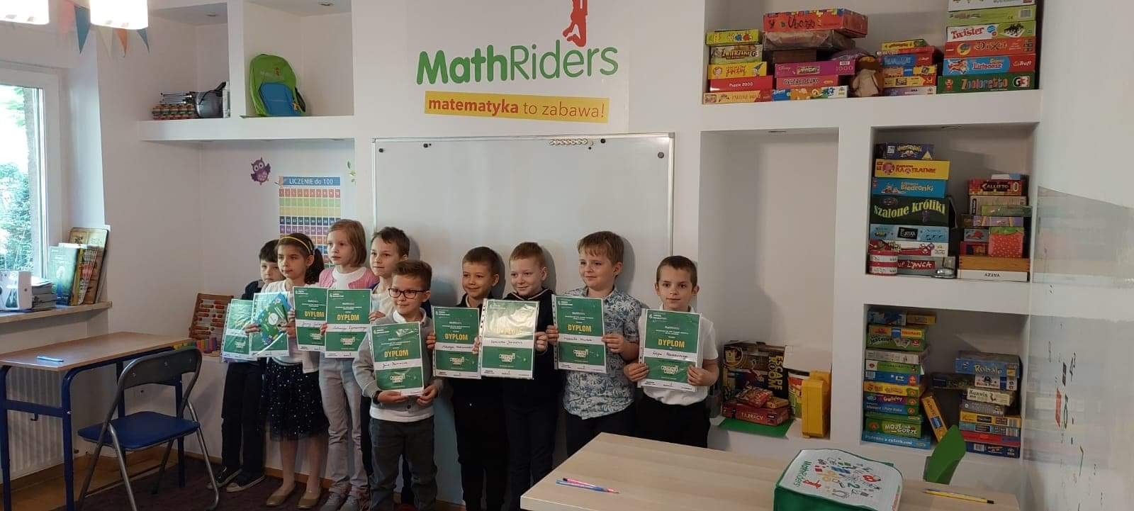 Gratulujemy Filipowi z klasy 1 dostania się do 2 etapu w konkursie matematycznym!👍🥰❤️👏 - Obrazek 2