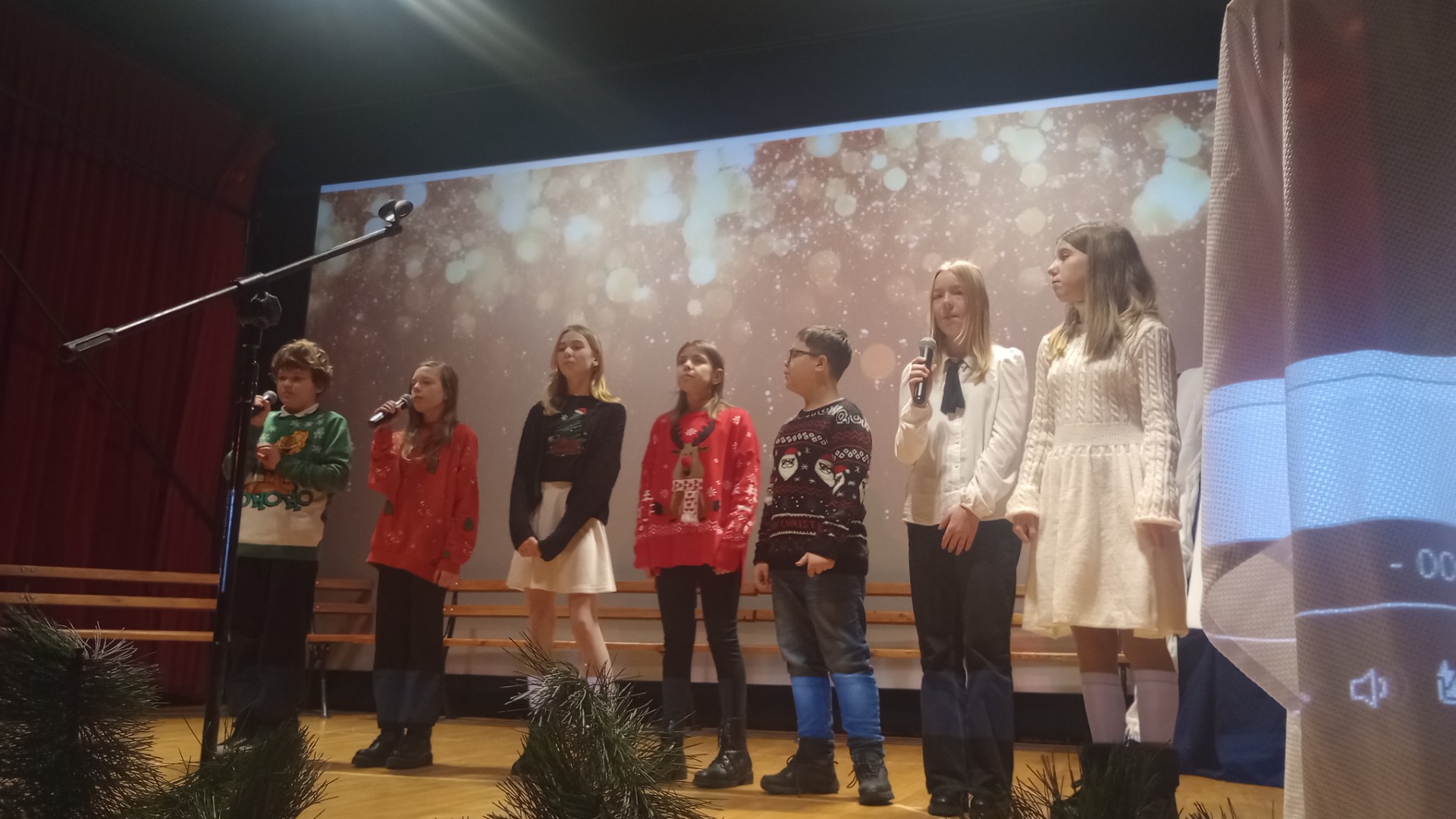 Koncert Świąteczny w wykonaniu uczniów naszej szkoły! - Obrazek 1