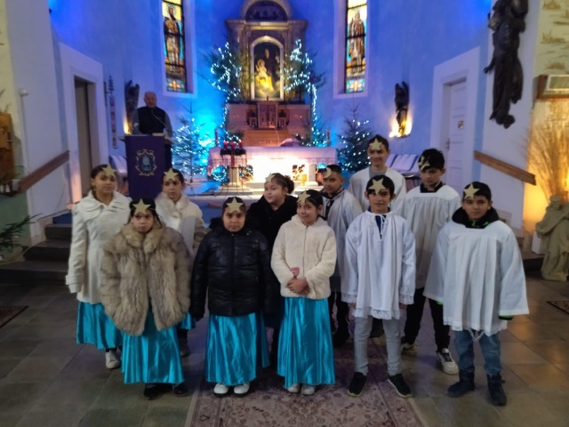 Divadelní představení žáků 4.B v kostele sv. Antonína Paduánského - Obrázek 1