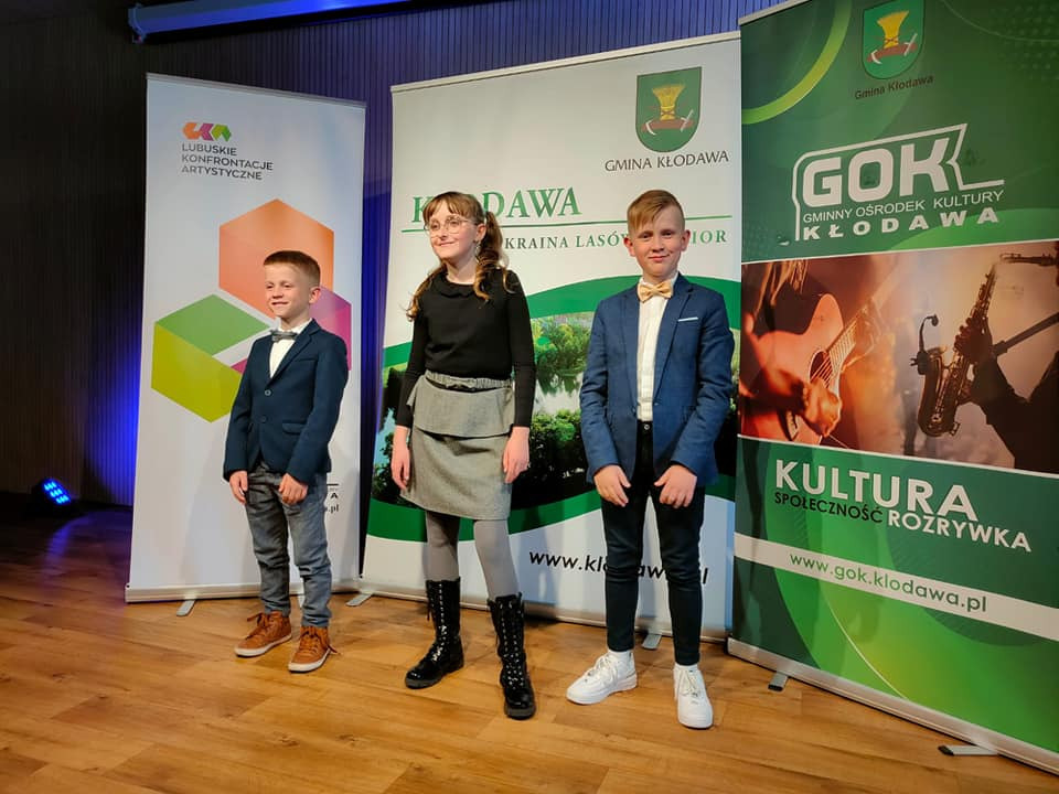 reprezentanci szkoły - Antonina Kujawska oraz bracia Miłosz i Błażej Kowalik